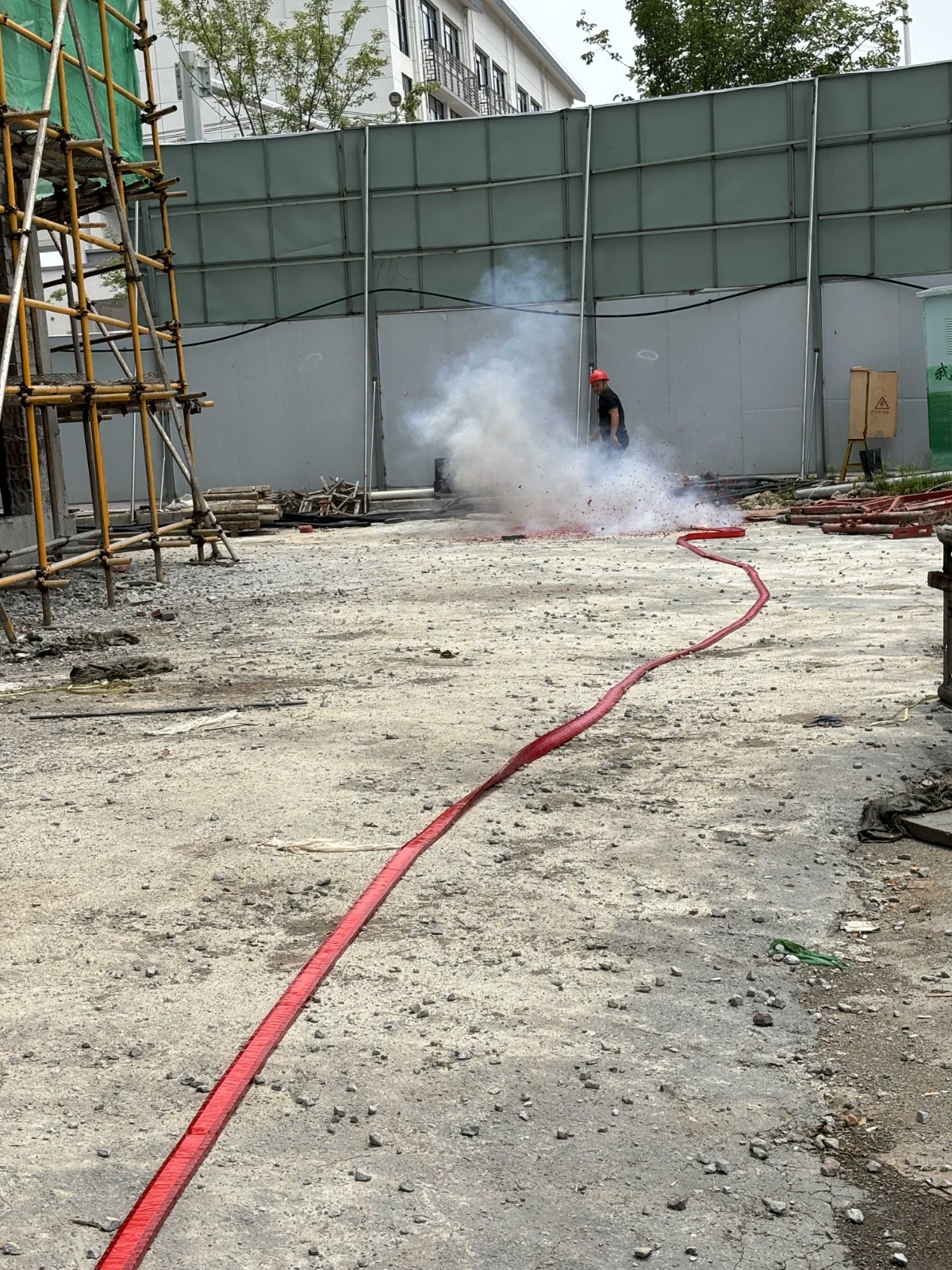 易順建工集團(tuán)有限公司承建的“松溪縣湛盧書苑商住小區(qū)”工程順利封頂！