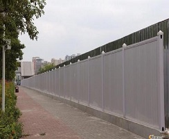 工程建設服務中,使用PVC施工圍擋有什么特點