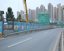 施工工地圍擋選取采購有什么講究嗎?旭東鋼構(gòu)廠家告訴你
